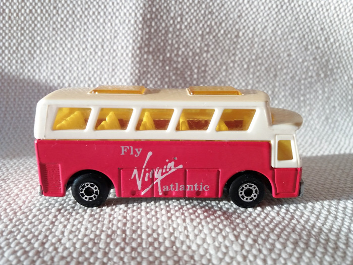 matchbox airport coach superfast busz