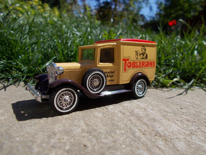 matchbox ford ford a model van models of yesteryear old timer vintage 1930 1981 toblerone