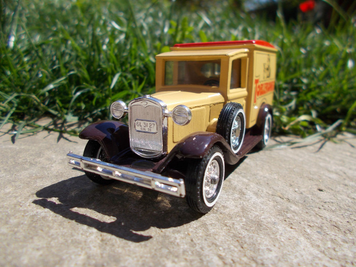 matchbox ford ford a model van models of yesteryear old timer vintage 1930 1981 toblerone