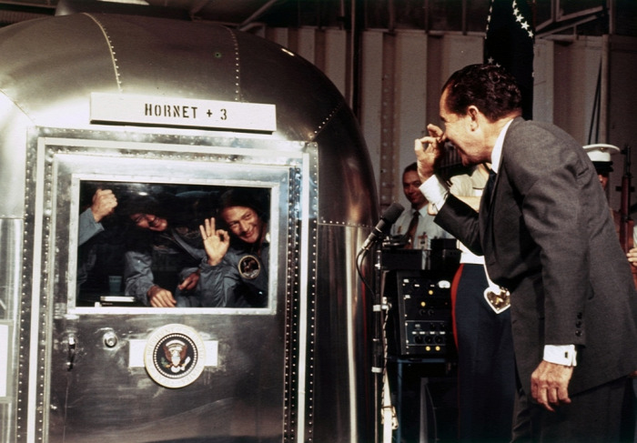 Neil Armstrong Holdra szállás True story History