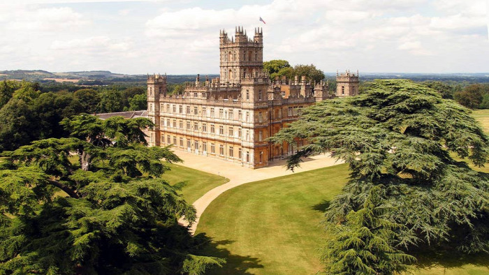 Dowton Abbey II. Erzsébet királynő Highclere-kastély George Herbert de Carnarvon Maggie Smith CoolTour Starlight Time Travel