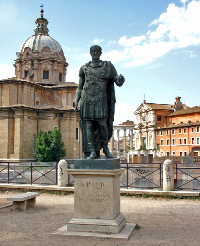 Julius Caesar Augustus császár XIII. Gergely pápa Csillagászat History CoolTour