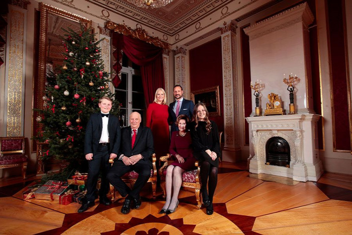 II. Erzsébet királynő Fülöp herceg Károly herceg Királyi karácsony Karácsony Royal news