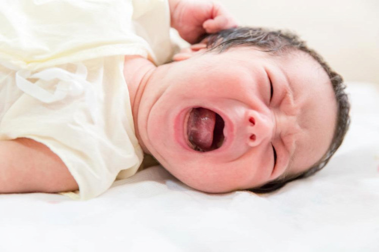 gyereknevelés altatás szülés szoptatás