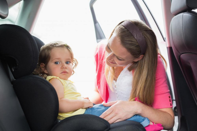 gyereknevelés vészhelyzet nyár gyerek az autóban Tünde
