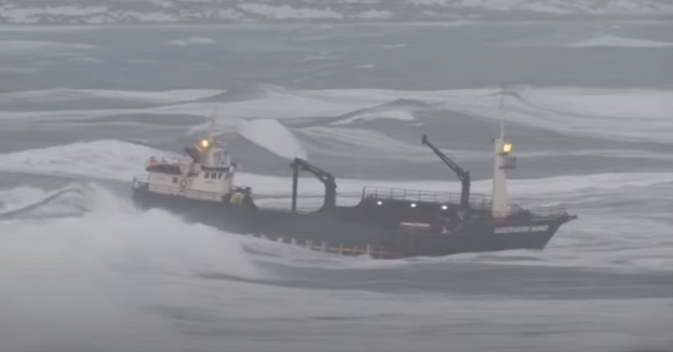 Alaszka kikötő hajó vihar