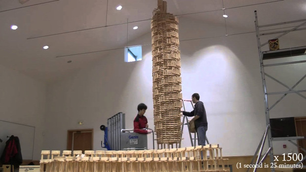 jenga torony dominó