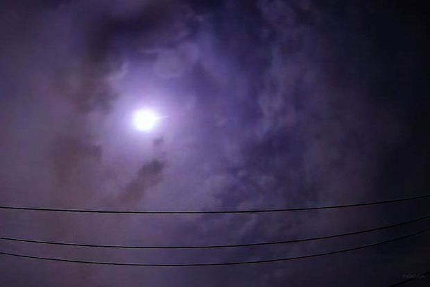 Tokó meteor felhő fény éjszaka