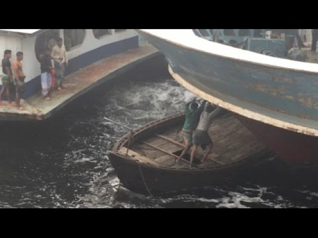 hajó kikötő bárka Bangladesh veszély